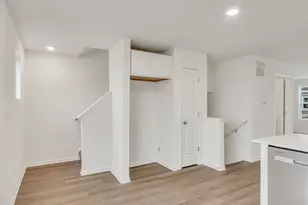 423 Lakeshore Ct, Saint Charles, IL 60174 - Photo 9