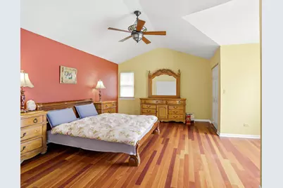 1096 Viewpoint Drive, Lake in the Hills, IL 60156 - Photo 15