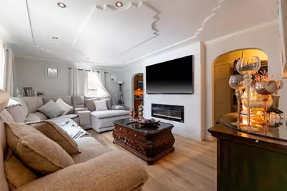 730 E Benton Street, Aurora, IL 60505 - Photo 3