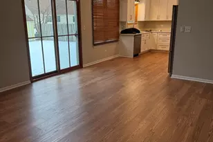 994 Cambridge Dr, Grayslake, IL 60030 - Photo 3