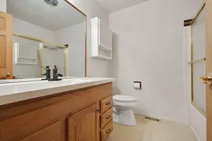 375 Pinetree Ln, Schaumburg, IL 60193 - Photo 19