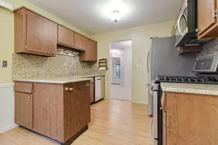 375 Pinetree Ln, Schaumburg, IL 60193 - Photo 11