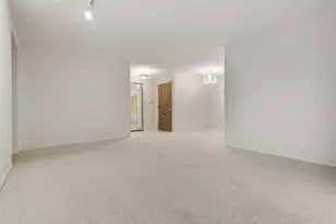 375 Pinetree Ln, Schaumburg, IL 60193 - Photo 5