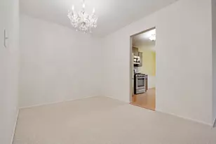 375 Pinetree Ln, Schaumburg, IL 60193 - Photo 7