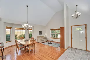 8057 W Duane Dr, Frankfort, IL 60423 - Photo 3