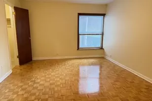 5240 Galitz St, Skokie, IL 60077 - Photo 9