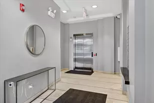 1550 W Cornelia Ave, Chicago, IL 60657 - Photo 3