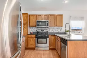 909 W Northwind Dr, Sandwich, IL 60548 - Photo 9