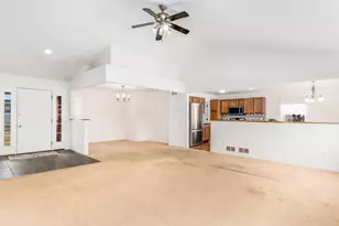 909 W Northwind Dr, Sandwich, IL 60548 - Photo 7