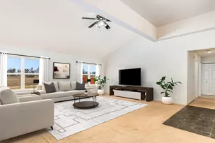 909 W Northwind Dr, Sandwich, IL 60548 - Photo 5