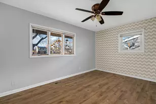 27 Hawthorne Ln, Streamwood, IL 60107 - Photo 15