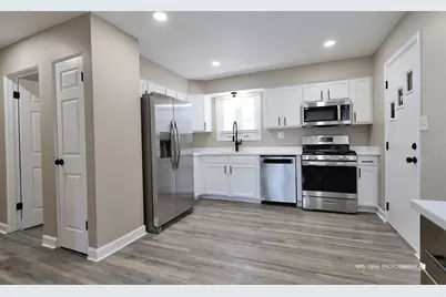 447 S Elmhurst Road, Mount Prospect, IL 60056 - Photo 5