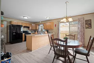 107 Eastern Illinois St, Saint Anne, IL 60964 - Photo 5