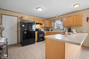 107 Eastern Illinois St, Saint Anne, IL 60964 - Photo 7