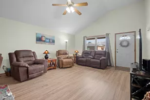 107 Eastern Illinois St, Saint Anne, IL 60964 - Photo 3