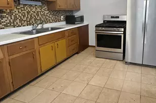 17526 Shirley Dr, Lansing, IL 60438 - Photo 7