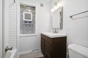 4045 W Nelson St, Chicago, IL 60641 - Photo 19