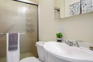 2306 W Jarvis Ave, Chicago, IL 60645 - Photo 11