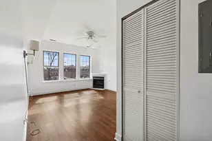 2306 W Jarvis Ave, Chicago, IL 60645 - Photo 3