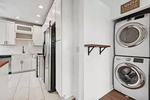 2306 W Jarvis Ave, Chicago, IL 60645 - Photo 9