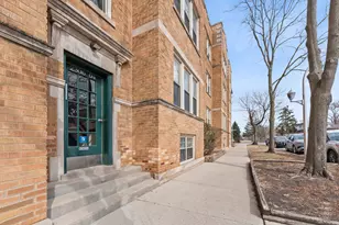 2306 W Jarvis Ave, Chicago, IL 60645 - Photo 1