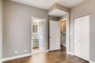 2306 W Jarvis Ave, Chicago, IL 60645 - Photo 9