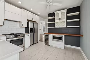 2306 W Jarvis Ave, Chicago, IL 60645 - Photo 11