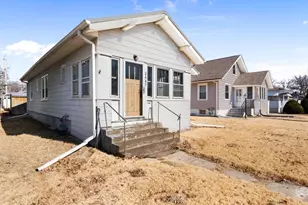 2449 21st Ave, Rock Island, IL 61201 - Photo 3