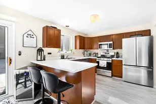 1879 Independence Ct, Gurnee, IL 60031 - Photo 7