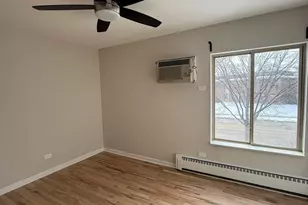 2411 N Kennicott Dr, Arlington Heights, IL 60004 - Photo 9