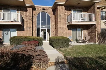 2411 N Kennicott Drive #2B, Arlington Heights, IL 60004 - Photo 1