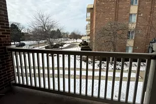 2411 N Kennicott Dr, Arlington Heights, IL 60004 - Photo 13