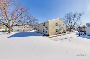 233 Winfield Ct, Vernon Hills, IL 60061 - Photo 1