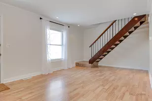 233 Winfield Ct, Vernon Hills, IL 60061 - Photo 3