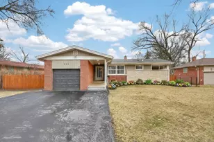 203 S See-Gwun Ave, Mount Prospect, IL 60056 - Photo 1