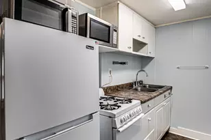 426 N Lake St, Aurora, IL 60506 - Photo 5