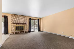 2035 Stornway Dr, Rockford, IL 61107 - Photo 3