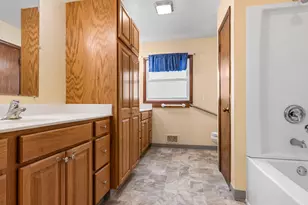 2035 Stornway Dr, Rockford, IL 61107 - Photo 13