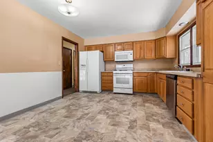 2035 Stornway Dr, Rockford, IL 61107 - Photo 7