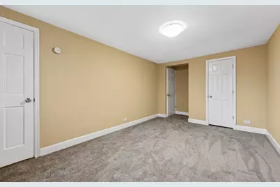 [Address not provided], Carpentersville, IL 60110 - Photo 15