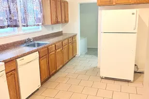 8352 S Phillips Ave, Chicago, IL 60617 - Photo 5