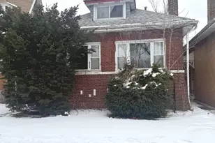 8352 S Phillips Ave, Chicago, IL 60617 - Photo 1