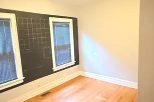 8352 S Phillips Ave, Chicago, IL 60617 - Photo 11