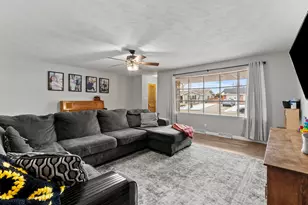 914 Donnie Ct, Joliet, IL 60435 - Photo 3