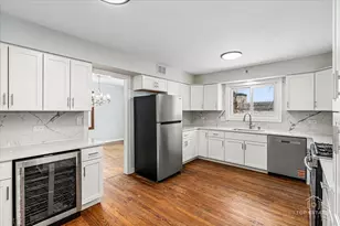 931 Canterbury Dr, Schaumburg, IL 60195 - Photo 3