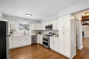 931 Canterbury Dr, Schaumburg, IL 60195 - Photo 5