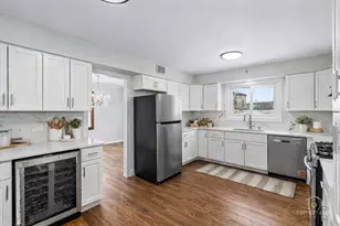 931 Canterbury Dr, Schaumburg, IL 60195 - Photo 7