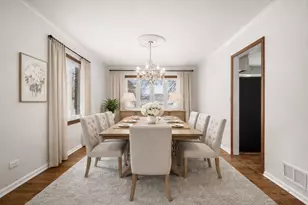 931 Canterbury Dr, Schaumburg, IL 60195 - Photo 9