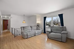 34 S Chestnut Ct, Glenwood, IL 60425 - Photo 3