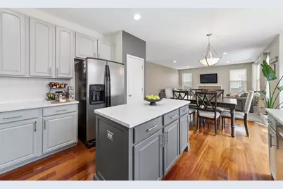 1709 Belcourt, Elgin, IL 60120 - Photo 9